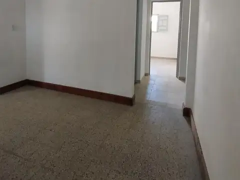 Casa 6 ambientes con 1 baño