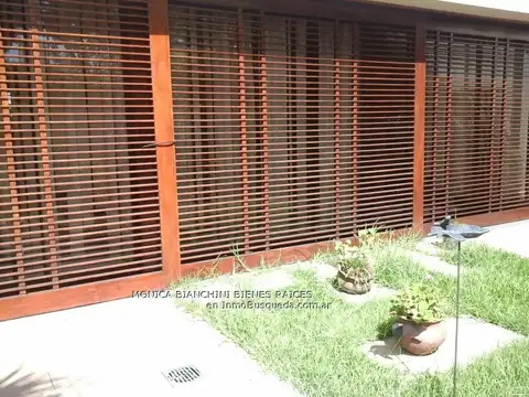 Casa en Venta con 4 cocheras