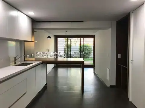 Casa sobre lote de 12 x 28,50 con 3 dorm