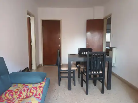 56 E/ 6 Y 7 , Piso 1