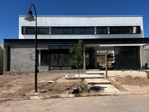 Casa Griza - Activo Inmobiliario Premium en Barrio Gran Boedo | Lujan de Cuyo