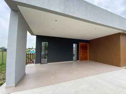 VENTA HERMOSA CASA 4AMB PILETA PILAR DEL ESTE