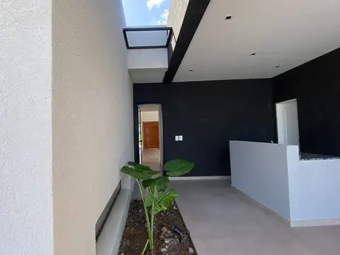 Casa en Venta en Pilar del Este - Santa Lucia, USD 220.000