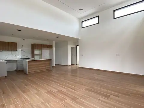 VENTA HERMOSA CASA 4AMB PILETA PILAR DEL ESTE