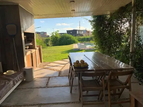 Casa en Alquiler Temporal con 2 cocheras