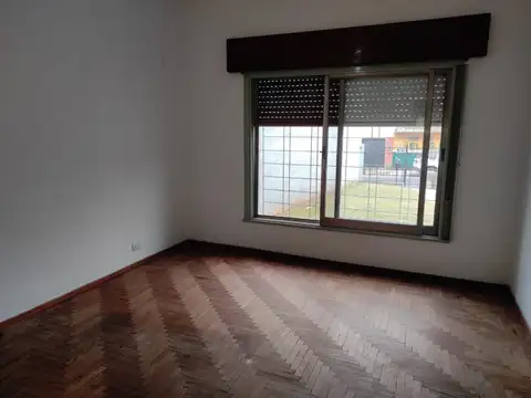 PH al frente con patio y terraza