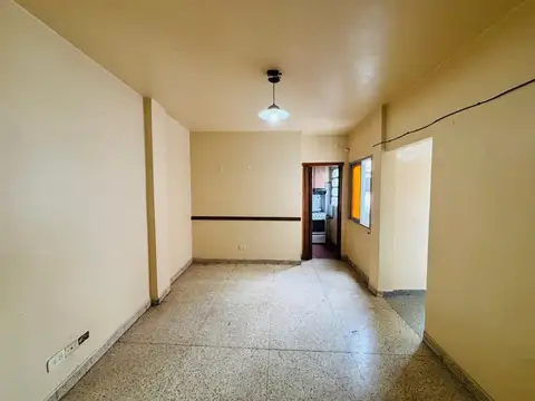 VENTA DEPTO 3 AMB EN FLORESTA CON BALCON PERMUTA