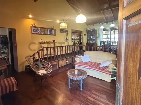Casa 5 ambientes con 2 baños