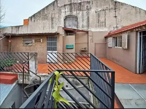 VENTA DE CASA 5 AMBIENTES C/PATIO,TERRAZA Y GARAGE