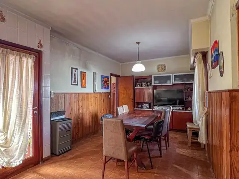 Casa 7 ambientes con 4 baños