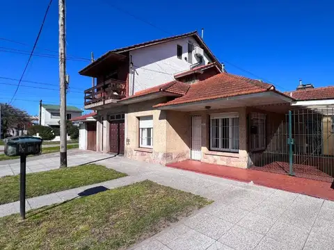 Venta en Block Casa 3 ambientes + Dpto 4 ambientes