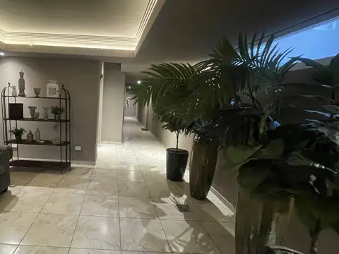 Bauness 1200, Piso PB