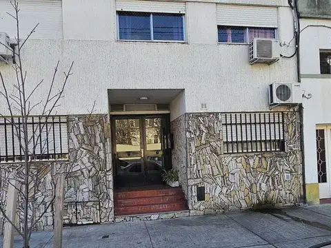 DEPARTAMENTO 2 AMBIENTES MUY LUMINOSO CONTRAFRENTE SOBRE AV. MOSCONI