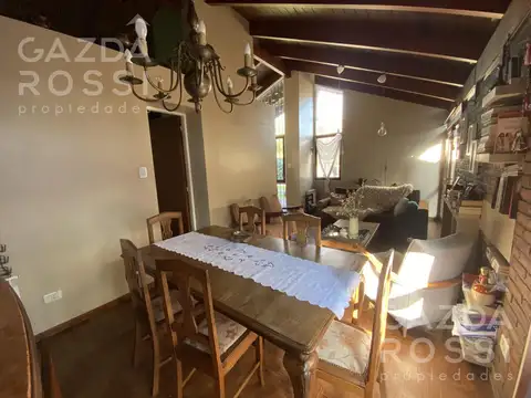 Casa 5 ambientes con 2 baños