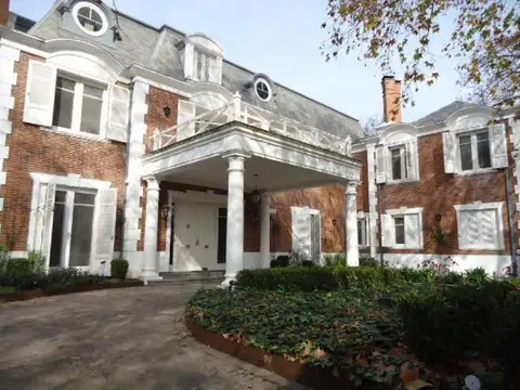 Venta casa de 8 dormitorios en Las Lomas de San Isidro. Venta con renta