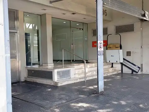 Oficina + cochera fija cubierta