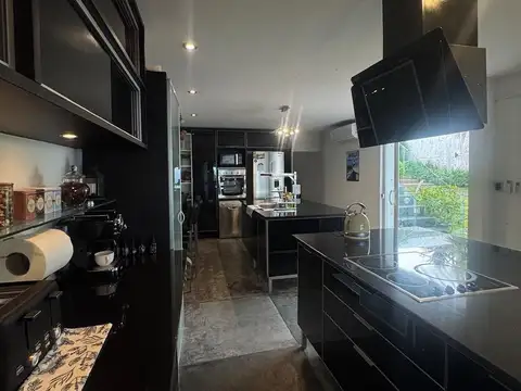 Casa 7 ambientes con 6 baños