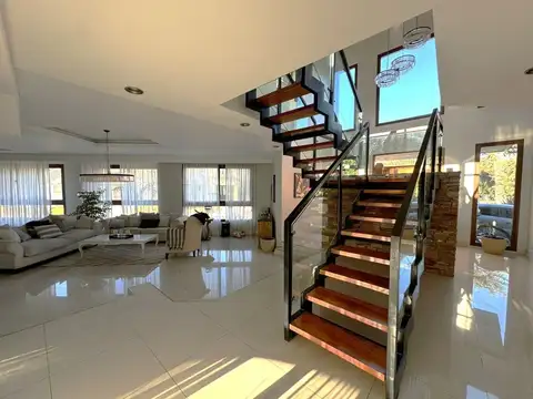 Casa 7 ambientes con 3 baños