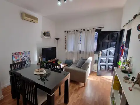 Departamento tipo casa en venta en Ituzaingo Sur