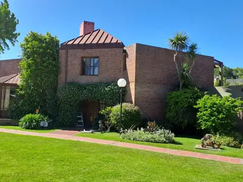 CASA EN VENTA EN C0UNTRY CLUB EL CARMEN