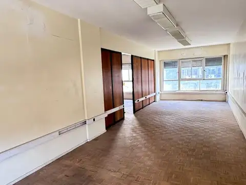 Av. Belgrano 600 y Chacabuco - Monserrat - Oficina de 6 ambientes en venta