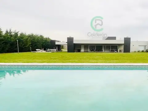 Casa en Alquiler Temporal con 8 cocheras