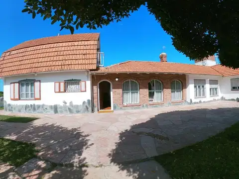 Casa 4 ambientes con 3 baños