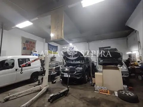 Venta de local estilo taller, en Castelar Sur