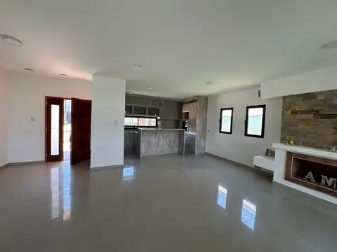 Casa 4 ambientes con 3 baños