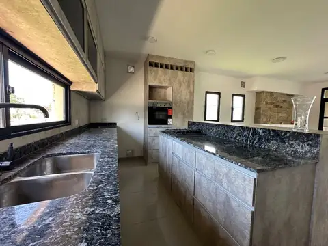 CASA EN VENTA BARRIO PRIVADO LAR DE VIEYTES 2