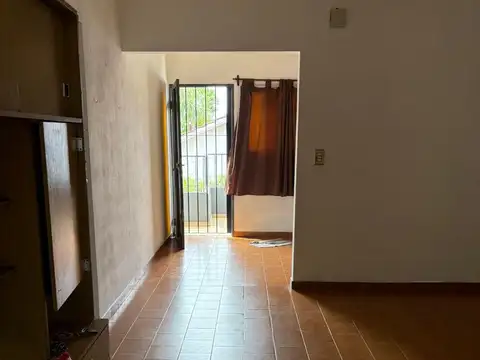 Depto Tipo Casa en Alquiler en Banfield, $ 700.000