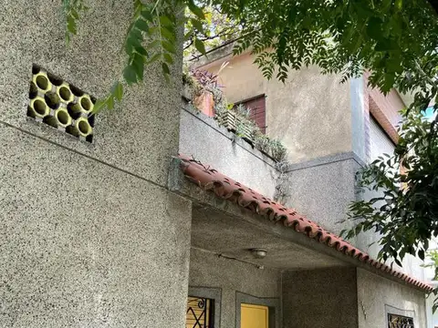 Casa 5 ambientes con 1 baño