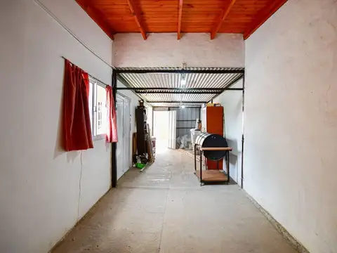 Casa de 2 dormitorios en venta en La Plata, jardín