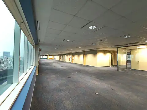 Oficina en Venta con 18 cocheras