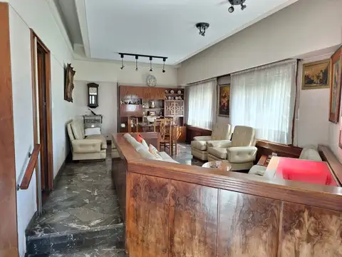 PH 4 AMBIENTES, 2 BAÑOS, PATIO, SIN EXPENSAS