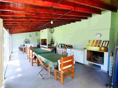 Casa 8 ambientes con 6 baños