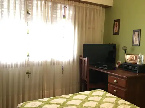 CASA CON AMPLIO LOTE EN ADROGUE