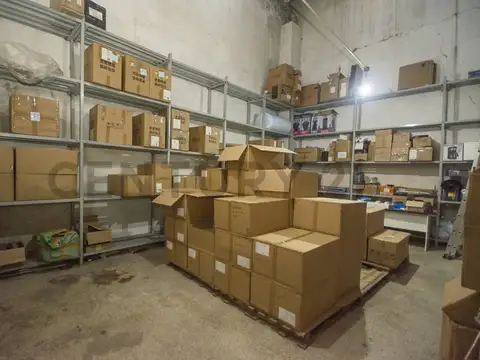 VENTA DEPÓSITOS DE ALTURA - con acceso para carga y descarga