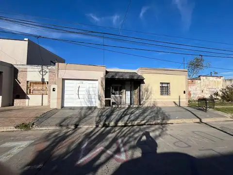 CASA EN VENTA EN PERGAMINO CON PILETA
