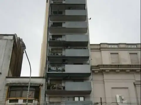 Dpto 2 amb.  con vista abierta hacia un amplio pulmón y reci