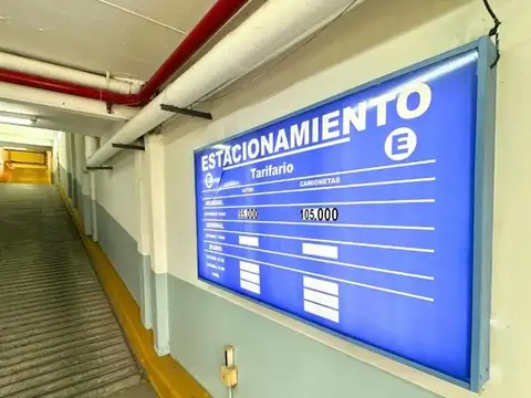 Garage en Venta con 75 Cocheras + 2 Locales en Venta