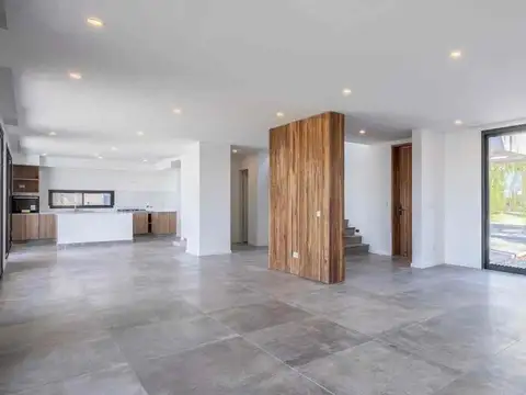 Casa 5 ambientes con 5 baños