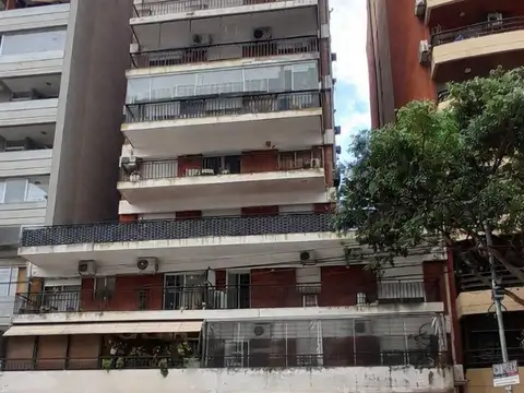 VENTA COCHERA CUBIERTA y AMPLIA EN VILLA URQUIZA