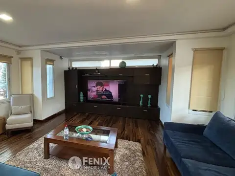 Casa en Venta con 3 cocheras