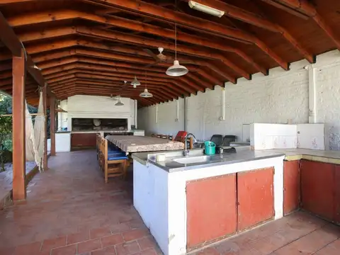 VENTA CASA 6 AMB PILAR QUINCHO C/PARRILLA Y PILETA