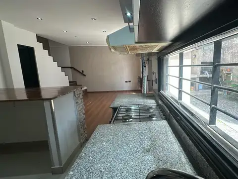Depto Tipo Casa en Alquiler con 1 cocheras