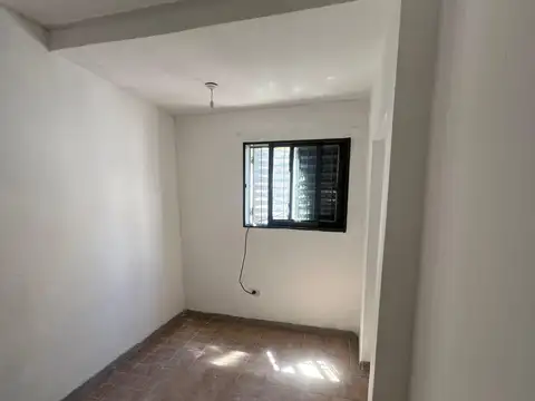 ALQUILO CASA 2 DORMITORIOS EN BARRIO BELLA VISTA