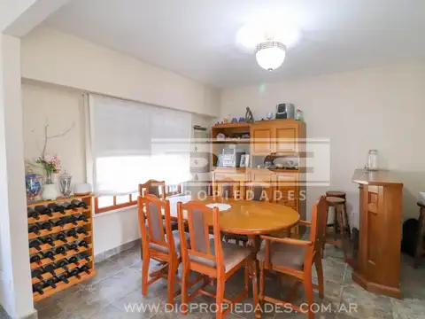 Casa 5 ambientes con 2 baños