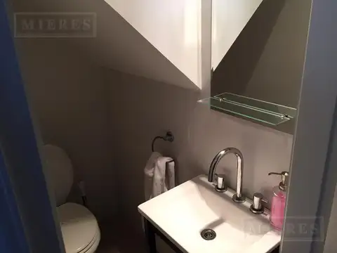 Casa en Alquiler con 2 cocheras