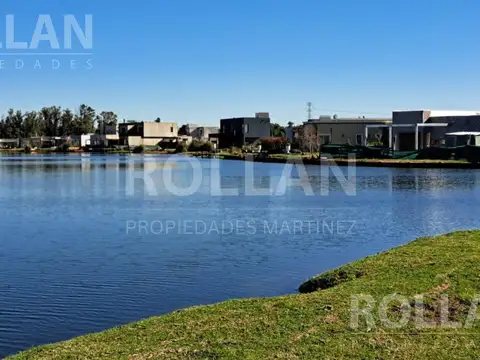 Lote a la Laguna 784 m2